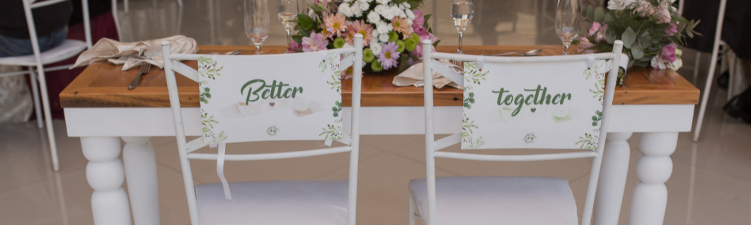 casamento-personalizado-cadeiras-noivos